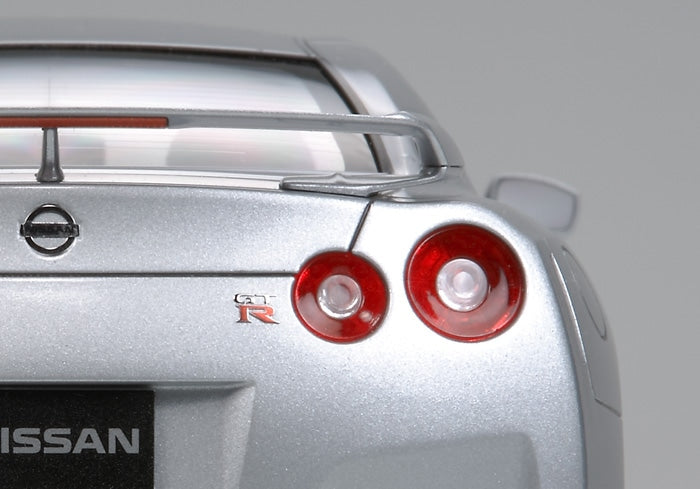 Tamiya 1/24 Nissan GT-R R35 Plastic Model Kit | 24300