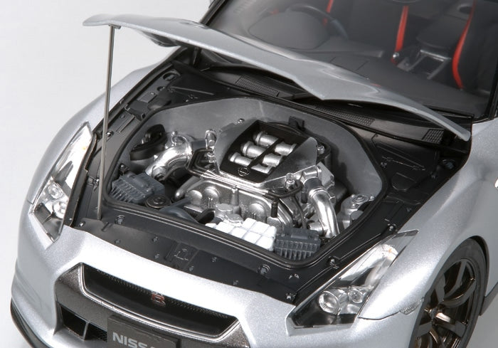 Tamiya 1/24 Nissan GT-R R35 Plastic Model Kit | 24300