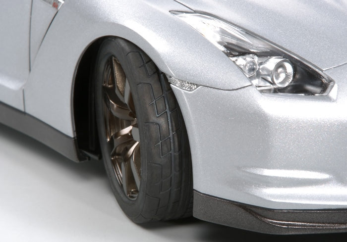 Tamiya 1/24 Nissan GT-R R35 Plastic Model Kit | 24300