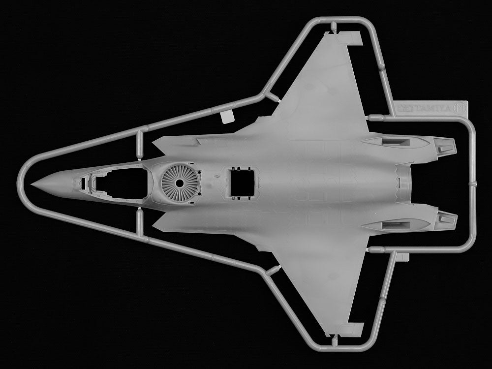 Tamiya 1/72 Lockheed Martin F-35B Lightning II Plastic Model Kit | 60793
