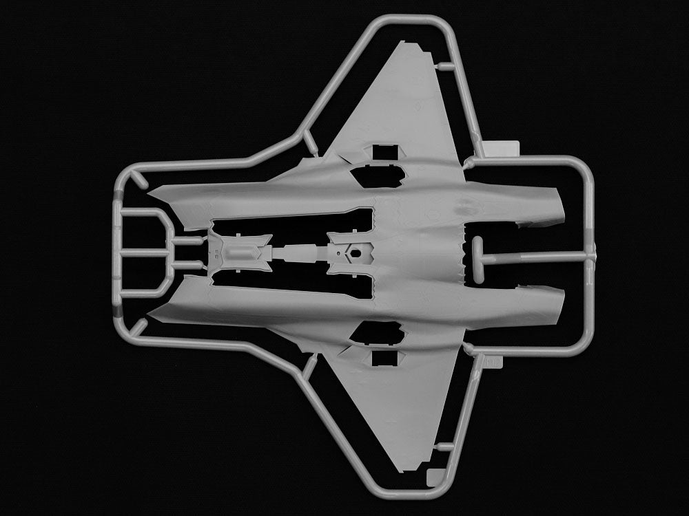 Tamiya 1/72 Lockheed Martin F-35B Lightning II Plastic Model Kit | 60793