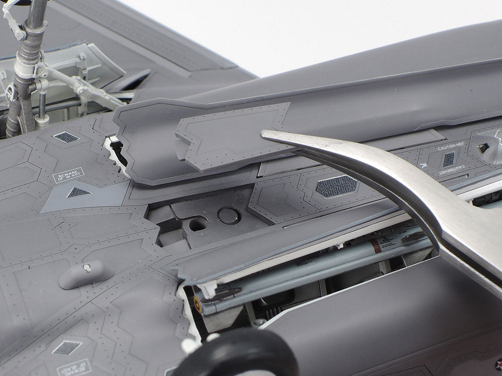 Tamiya 1/48 F-35B Lightning II STOVL Model Kit (61125)