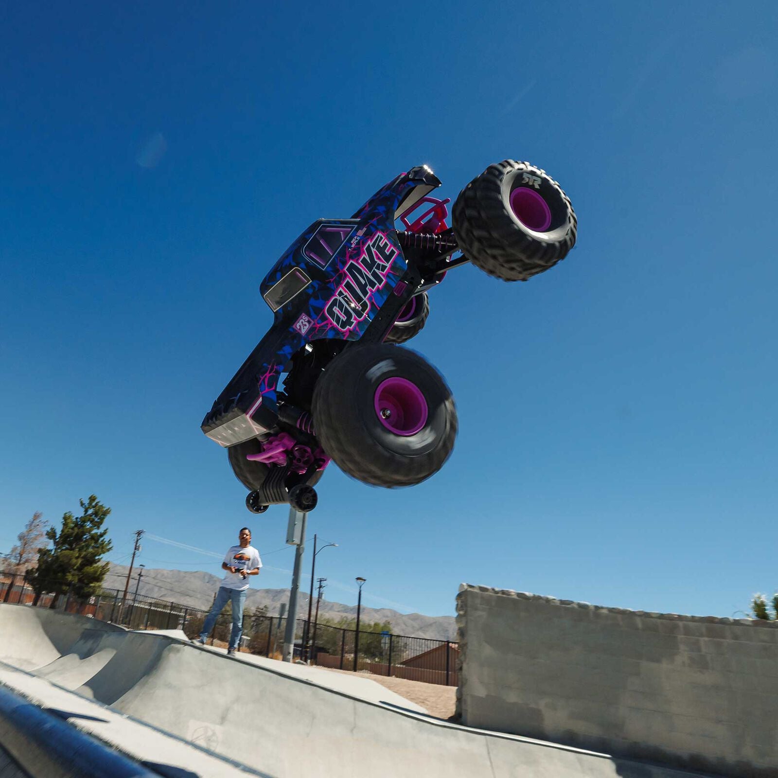 ARRMA Quake 223S BLX DSC 1/10 2WD Monster Truck RTR Purple