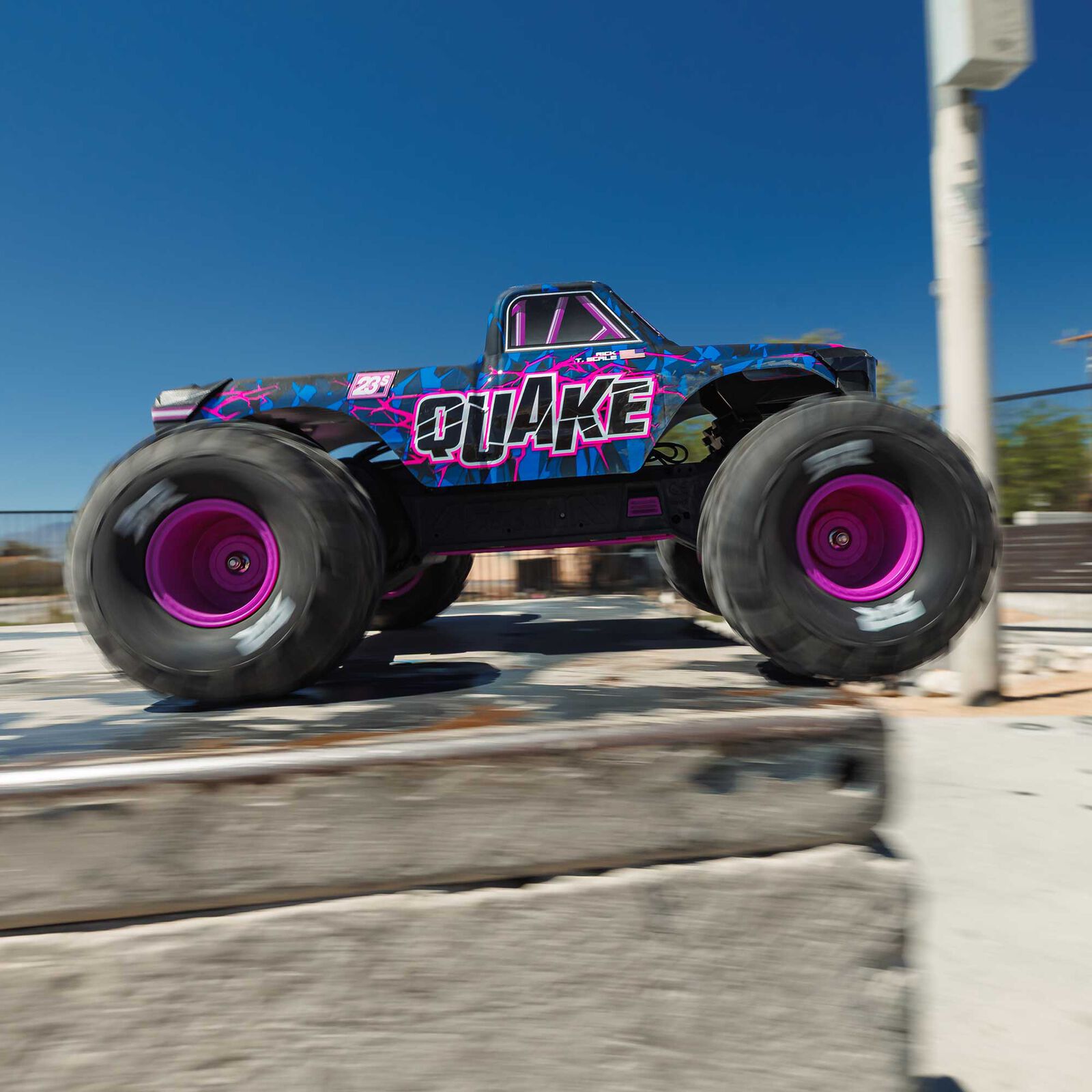 ARRMA Quake 223S BLX DSC 1/10 2WD Monster Truck RTR Purple
