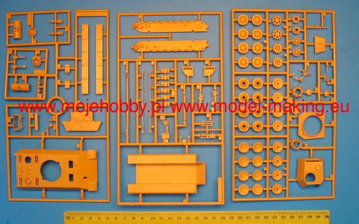 Revell 03171 1/72 Scale PzKpfw Panzer V Panther Ausf.G - Techtonic Hobbies - Revell
