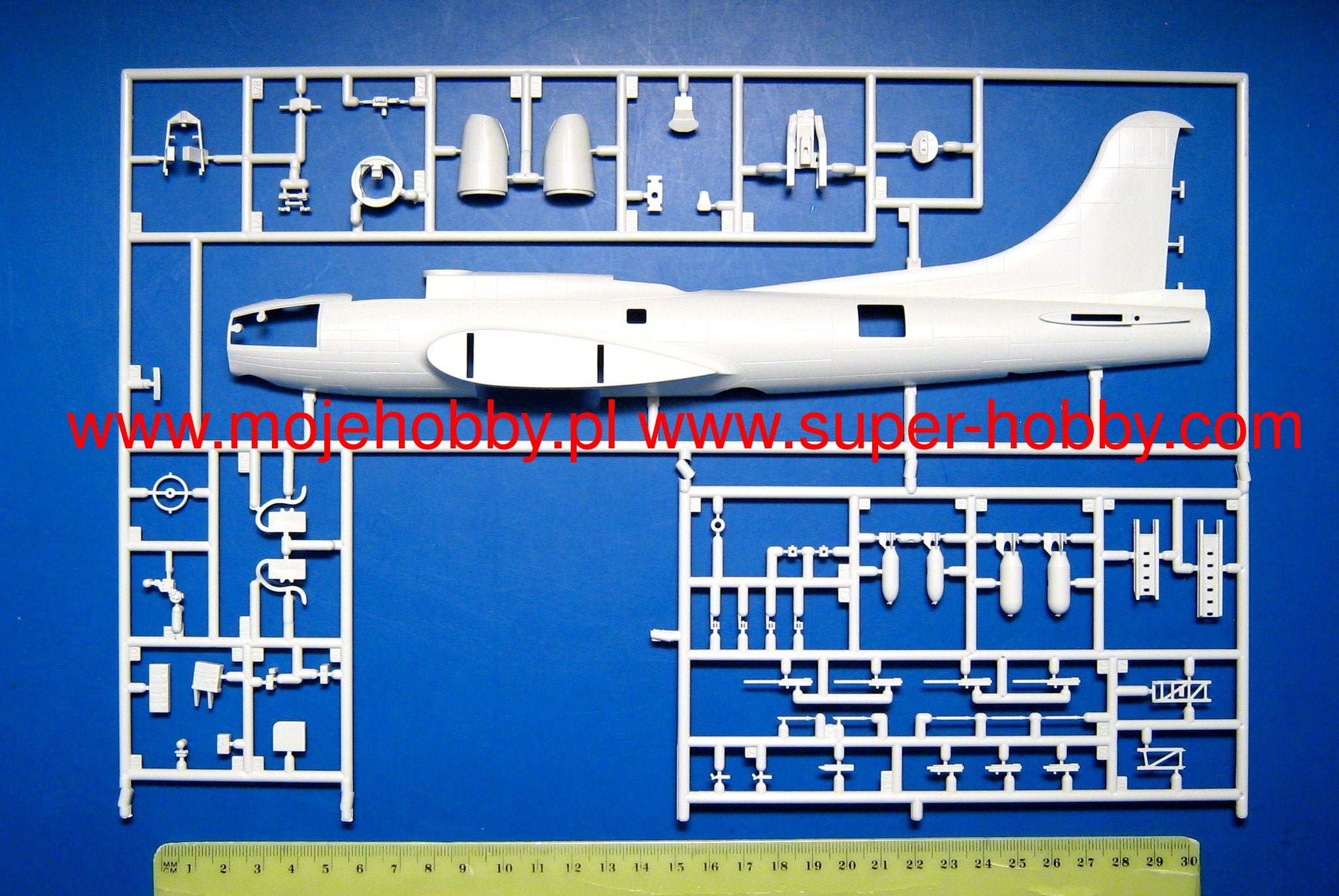 Revell 04279 1/72 Scale Boeing B-17F Memphis Belle Plastic Model Kit - Techtonic Hobbies - Revell
