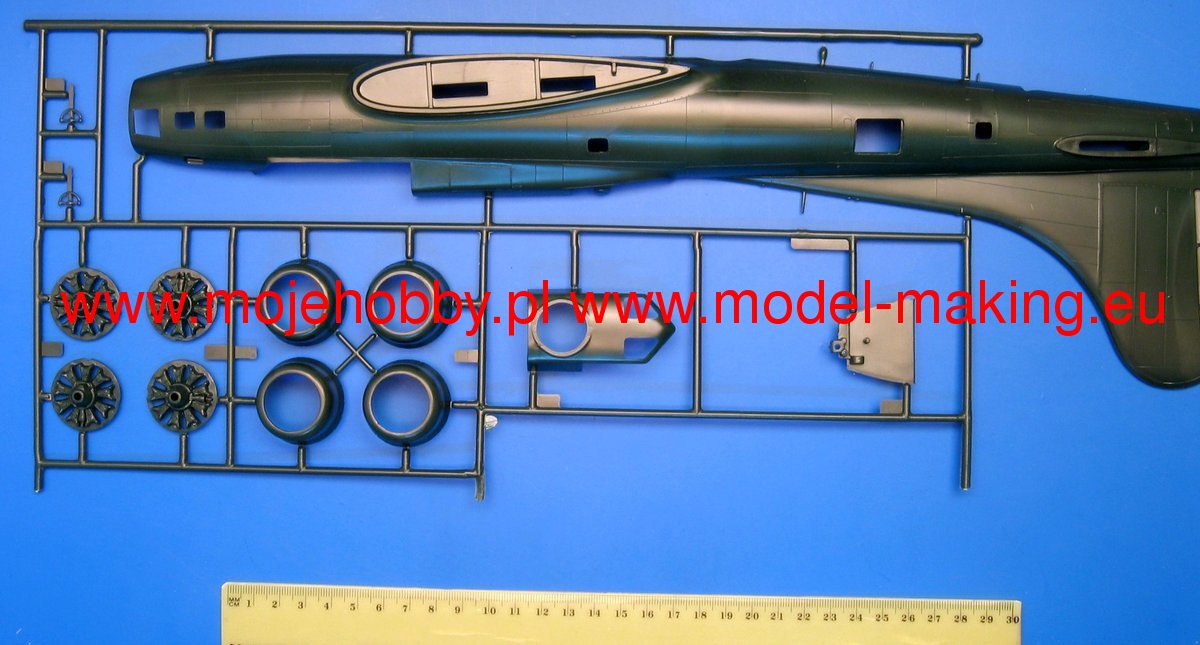 Revell 04297 1/48 scale Boeing B-17F Flying Fortress - Memphis Belle (American WW2 Bomber) Plastic Model Kit (Scale Model) - Techtonic Hobbies - Revell