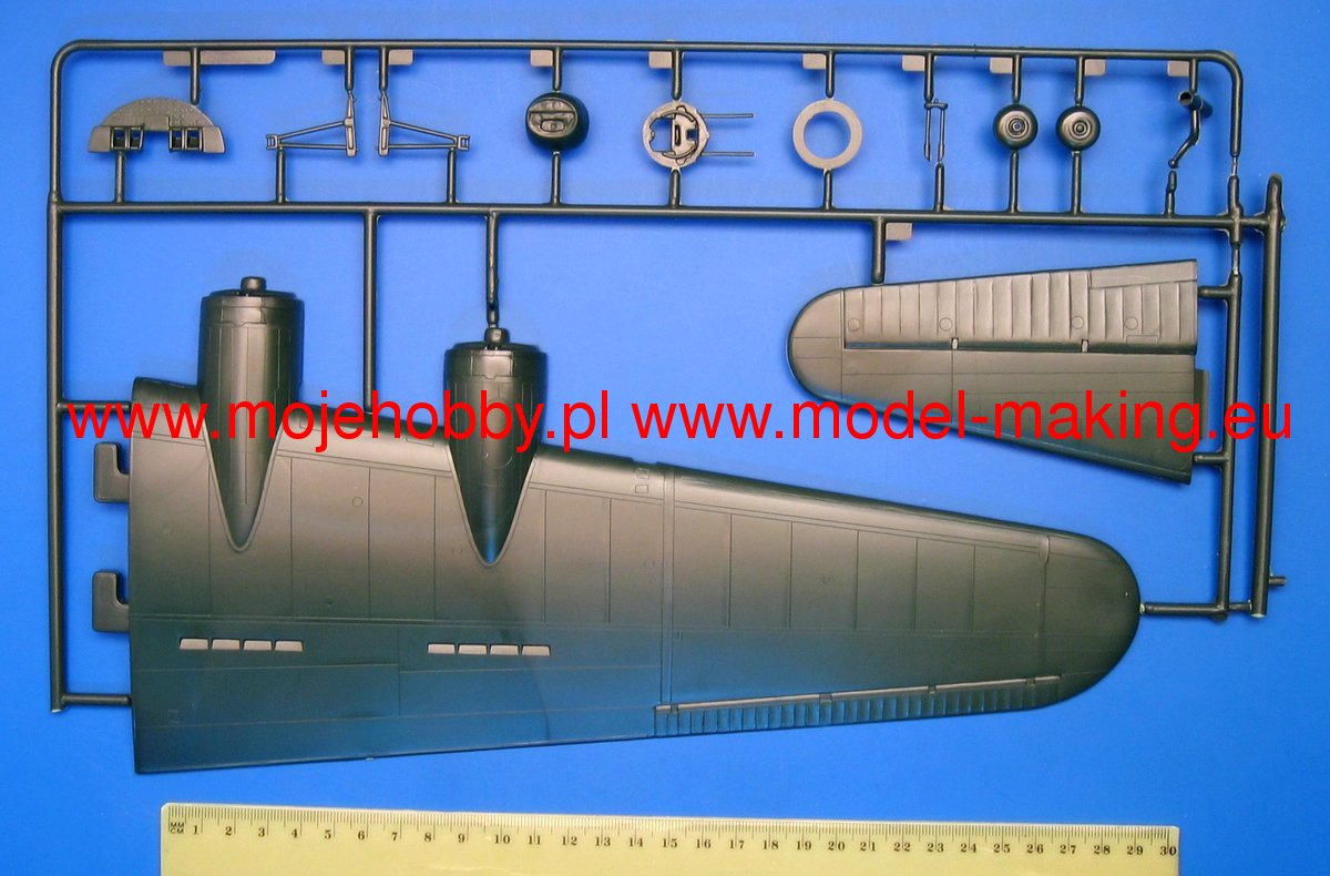 Revell 04297 1/48 scale Boeing B-17F Flying Fortress - Memphis Belle (American WW2 Bomber) Plastic Model Kit (Scale Model) - Techtonic Hobbies - Revell