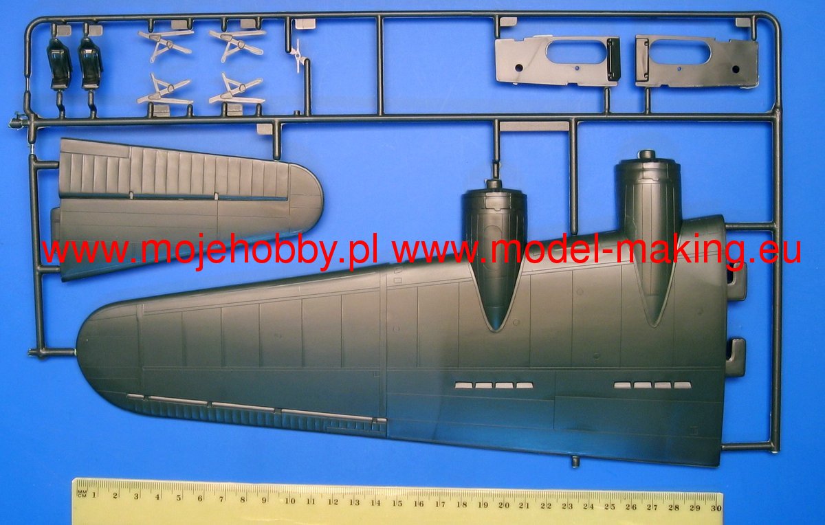 Revell 04297 1/48 scale Boeing B-17F Flying Fortress - Memphis Belle (American WW2 Bomber) Plastic Model Kit (Scale Model) - Techtonic Hobbies - Revell