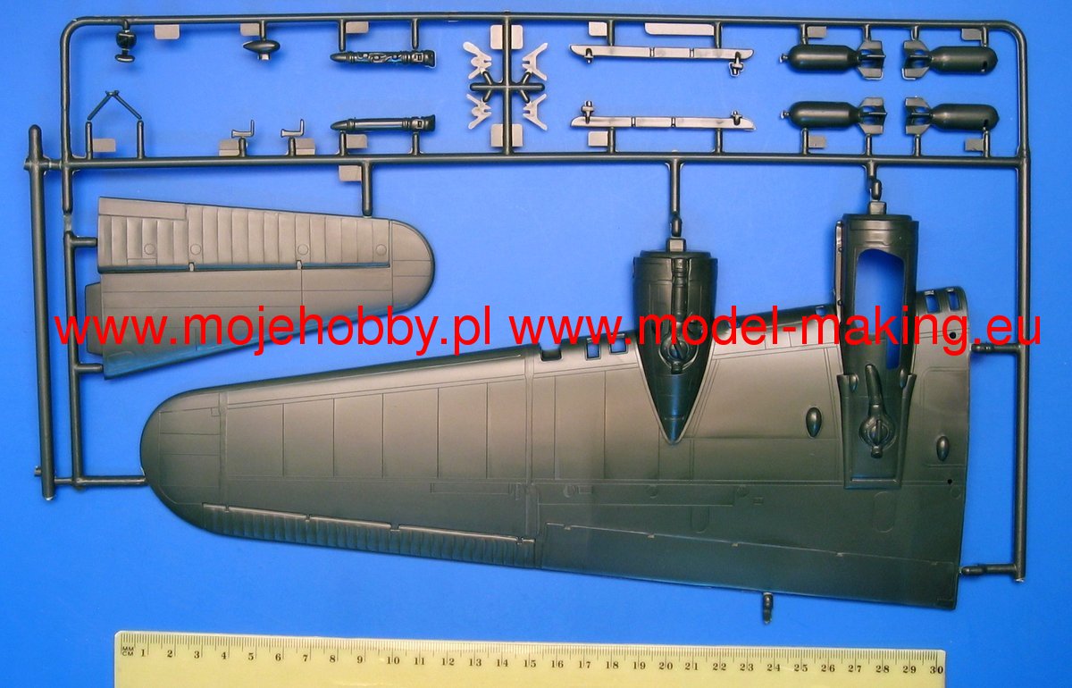 Revell 04297 1/48 scale Boeing B-17F Flying Fortress - Memphis Belle (American WW2 Bomber) Plastic Model Kit (Scale Model) - Techtonic Hobbies - Revell