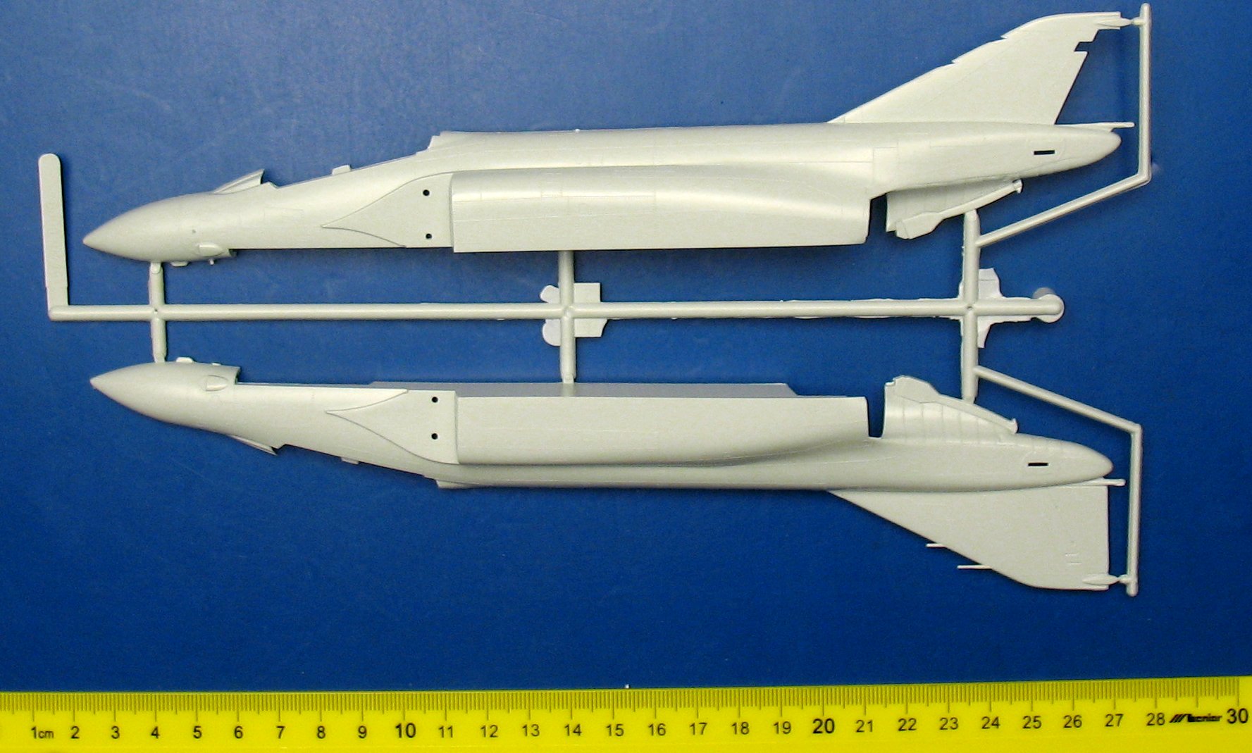 Revell 03941 1/72 Scale F-4J Phantom US Navy - Techtonic Hobbies - Revell