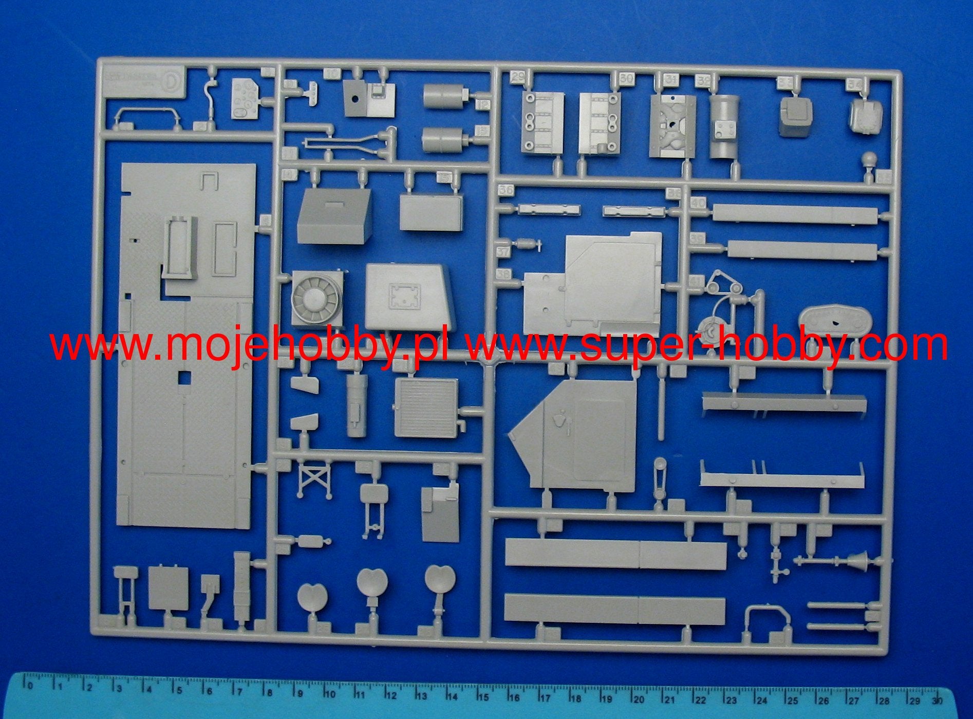 Tamiya 35040 1/35 Scale U.S.M113 APC Model Kit Model Kit - Techtonic Hobbies - Tamiya