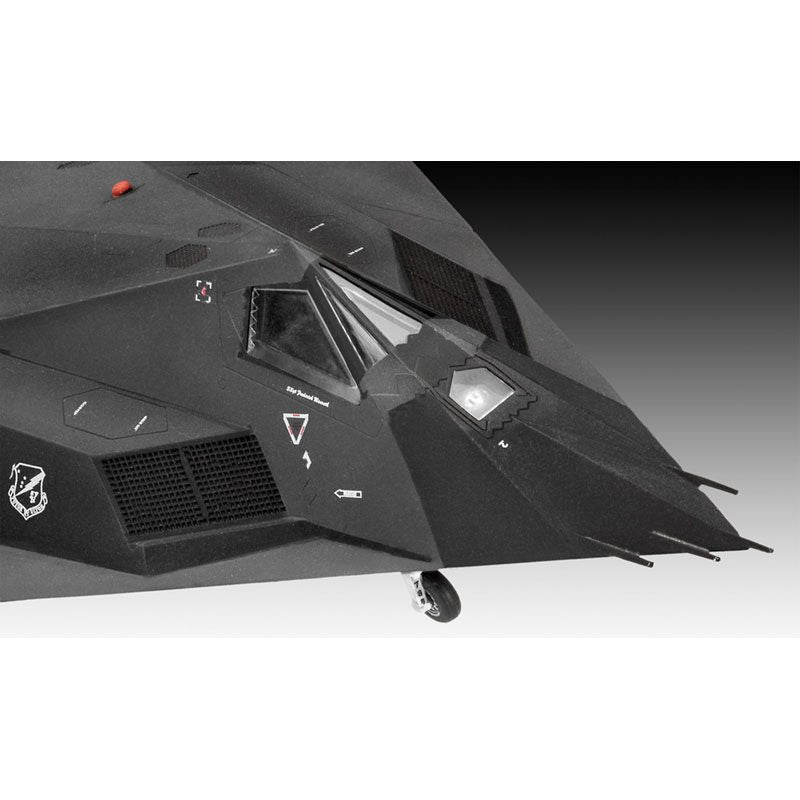 REVELL F-117 STEALTH FIGHTER 1:72