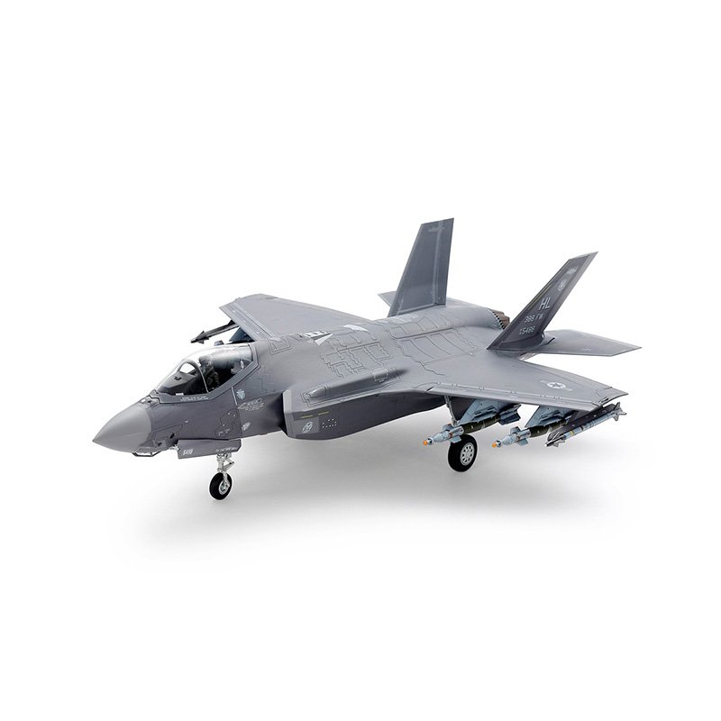 TAMIYA 1/72 LOCKHEED MARTIN F-35A LIGHTNING II military fighter jet model  aircraft shown in side profile on a clean white background.
