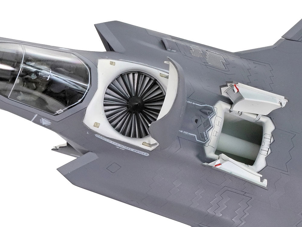 Tamiya 1/72 Lockheed Martin F-35B Lightning II Plastic Model Kit | 60793