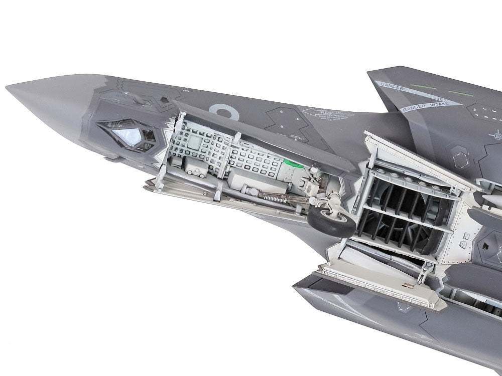 Tamiya 1/72 Lockheed Martin F-35B Lightning II Plastic Model Kit | 60793