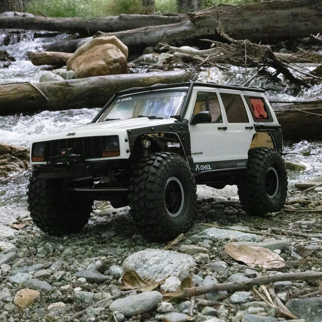 Axial SCX10 III Jeep Cherokee XJ 1/10 4X4 RTR, White - Pre-order