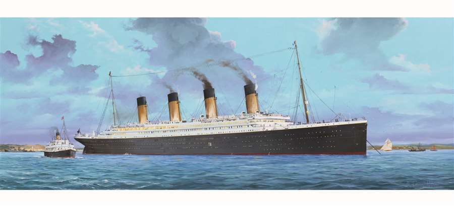 Trumpeter 1/200 Titanic (w/ LED Light Set) Plastic Model Kit [03719]