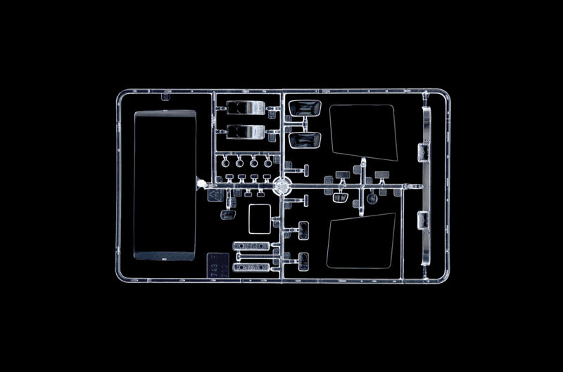 Italeri 003906 1/24 Scale Scania R730 Streamline 4X2 "Silver Griffin" - Techtonic Hobbies - Italeri