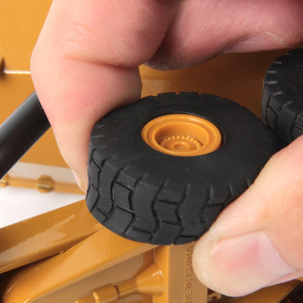 Huina 1/50 Dump Truck Alloy Diecast Model Truck