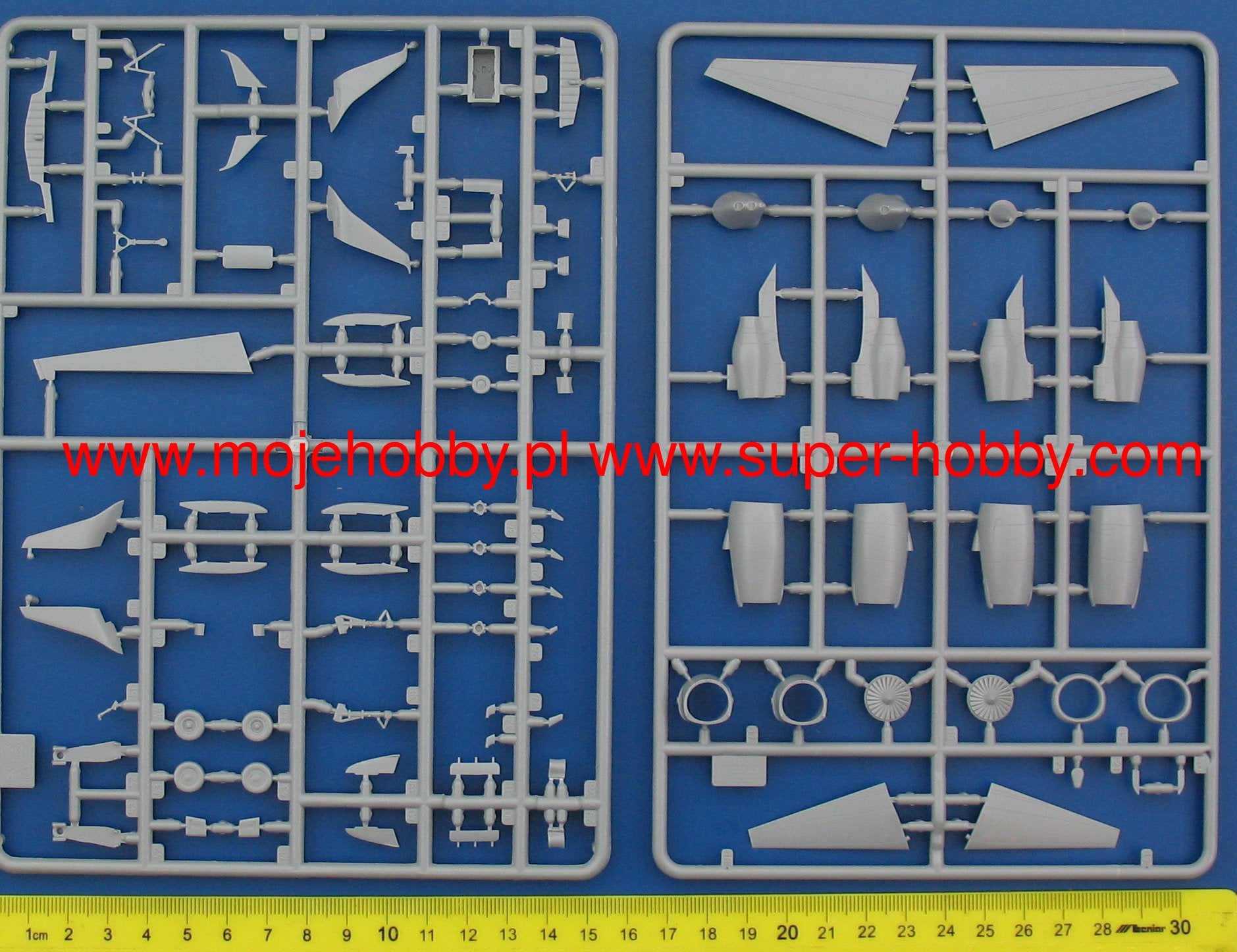 Zvezda 7027 1/144 Scale Civil Airliner Boeing 737-700/C-40B Plastic Model Kit - Techtonic Hobbies - Zvezda